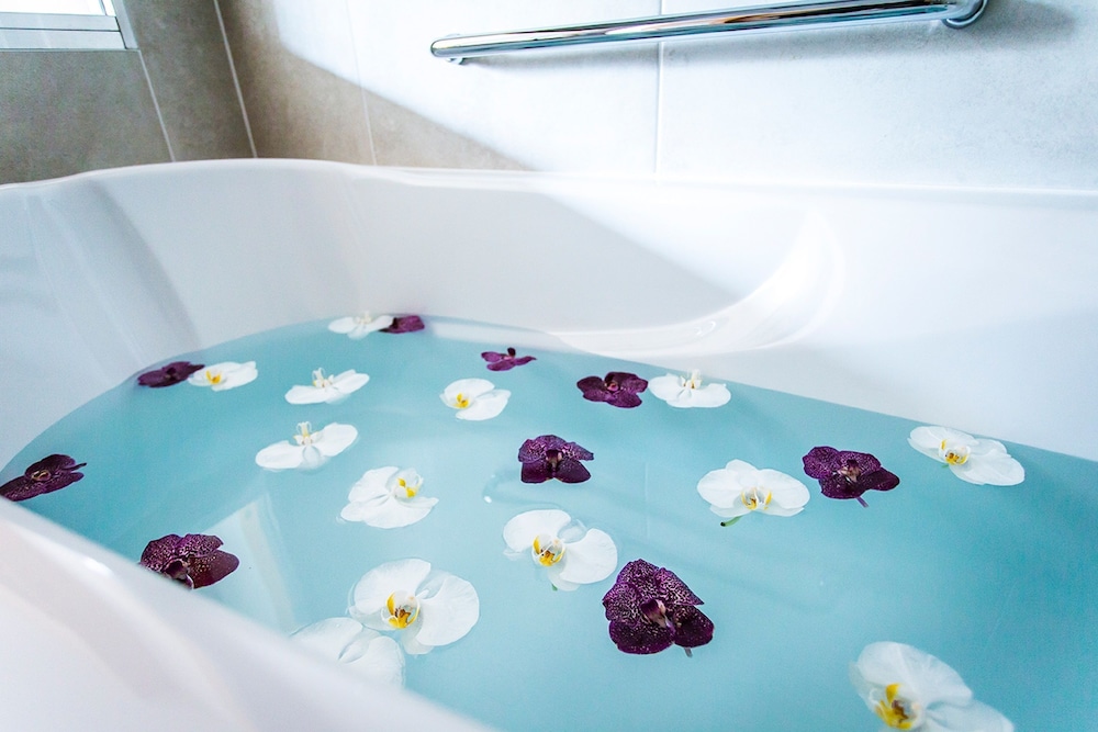 デラックス ダブルルーム クイーンベッド 1 台 禁煙 (トリップアドバイザー2020受賞) バスルーム1 | ヴィラ 三条室町・京都