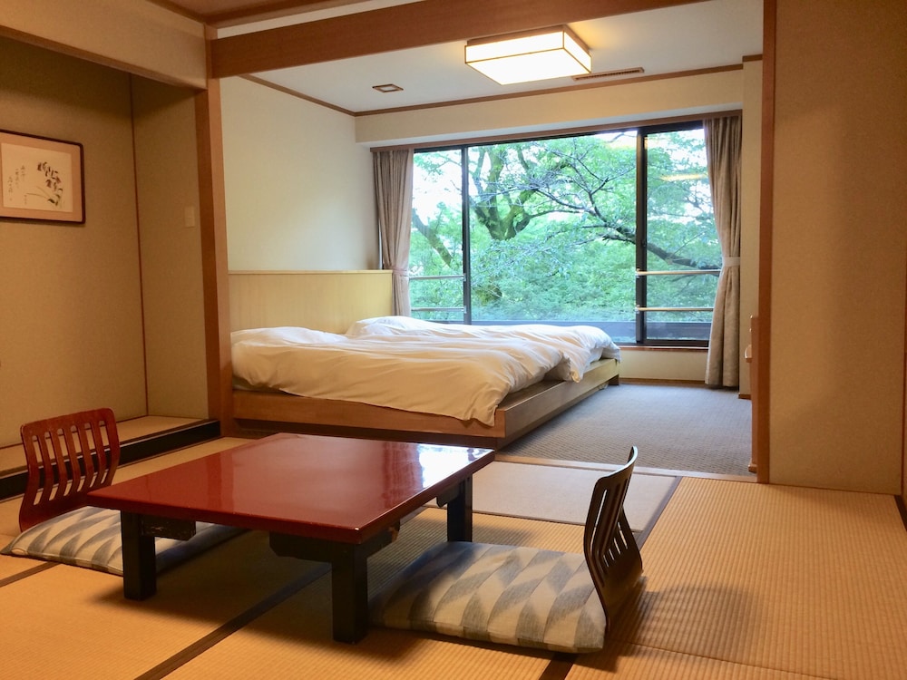スタンダード 和洋室 山側 禁煙 客室1 | ホテルパーク