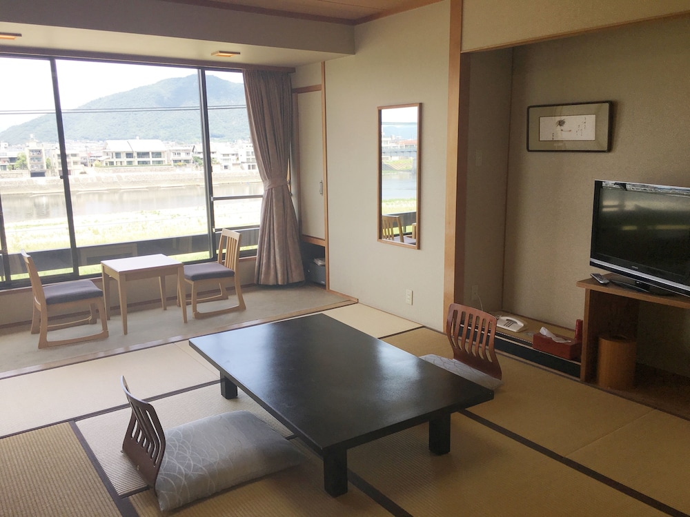 スタンダード和室 川側 禁煙 客室1 | ホテルパーク