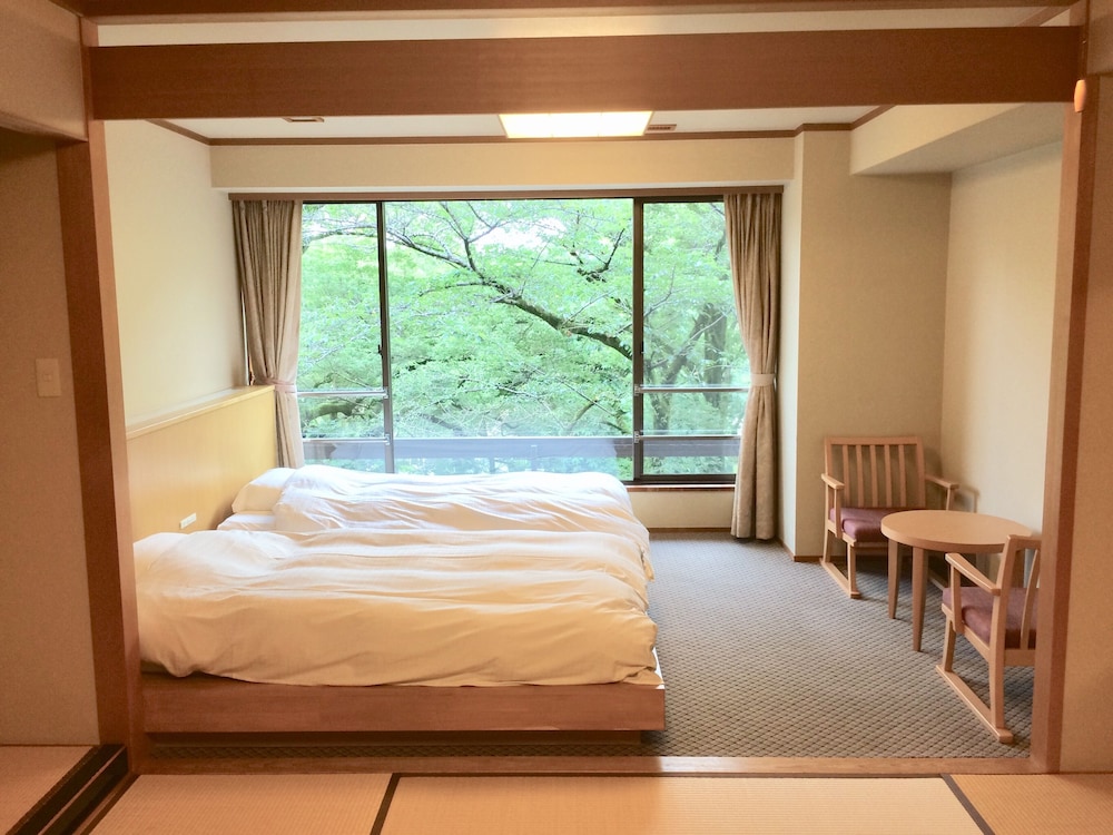 スタンダード 和洋室 山側 禁煙 客室2 | ホテルパーク
