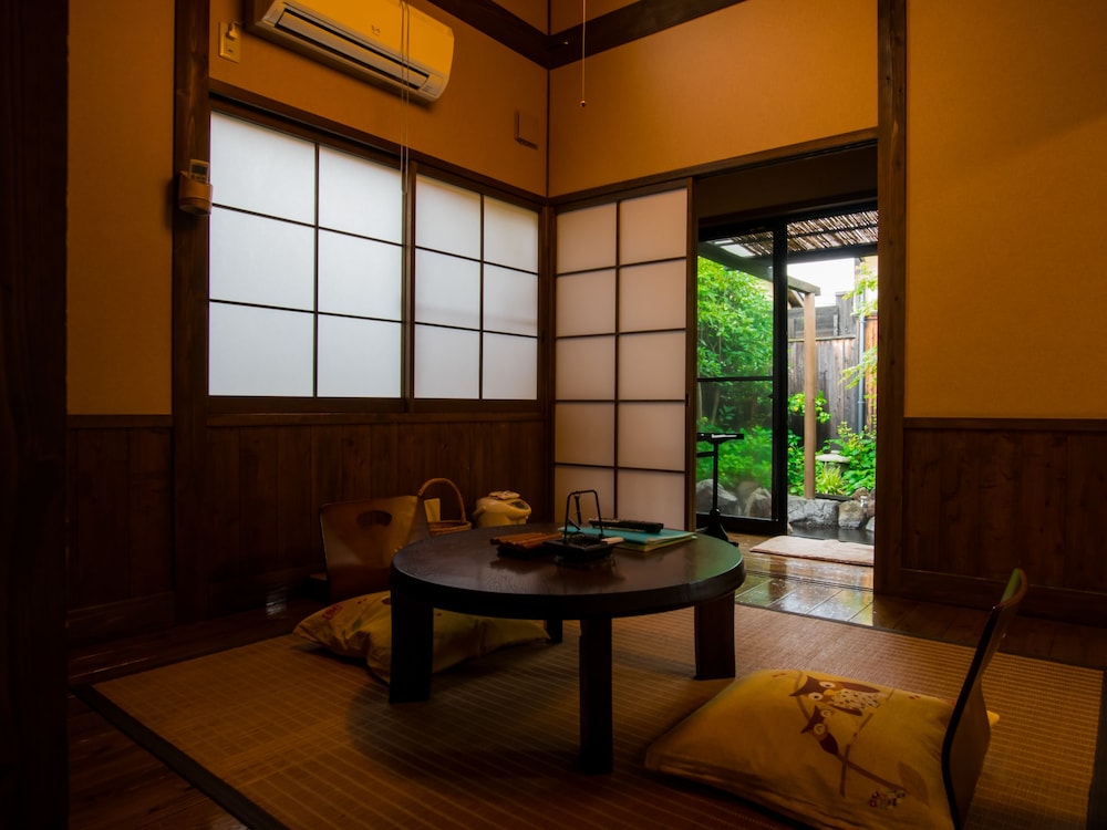 客室1 | 湯らり 六妙