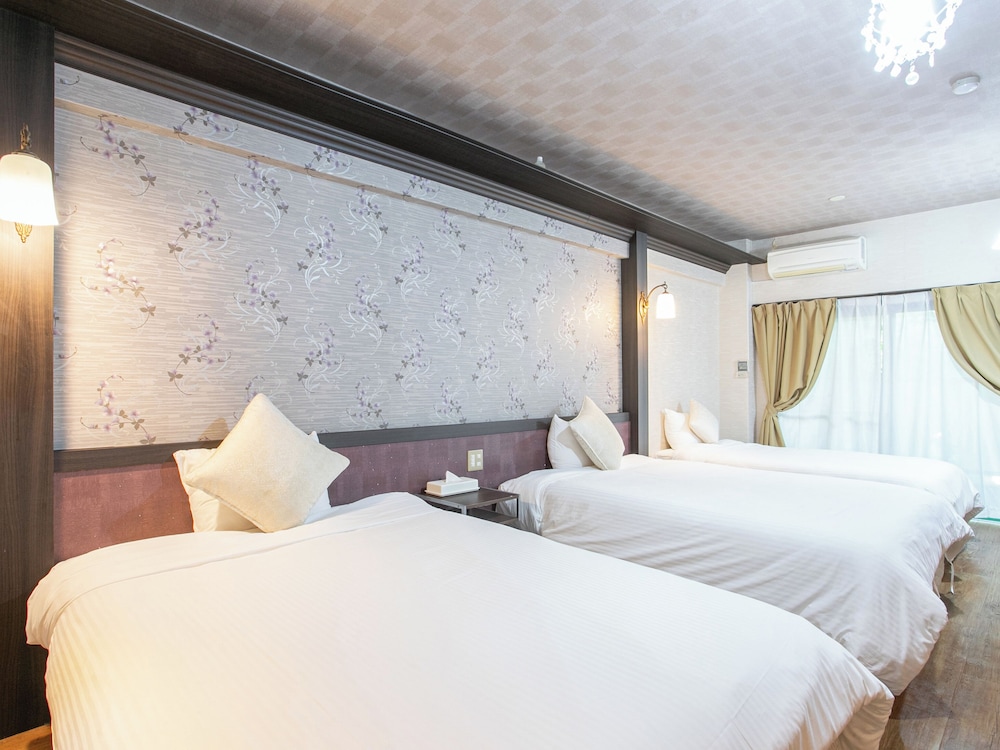 ファミリー トリプルルーム 客室1 | 四季彩ホテル 湯布院別荘