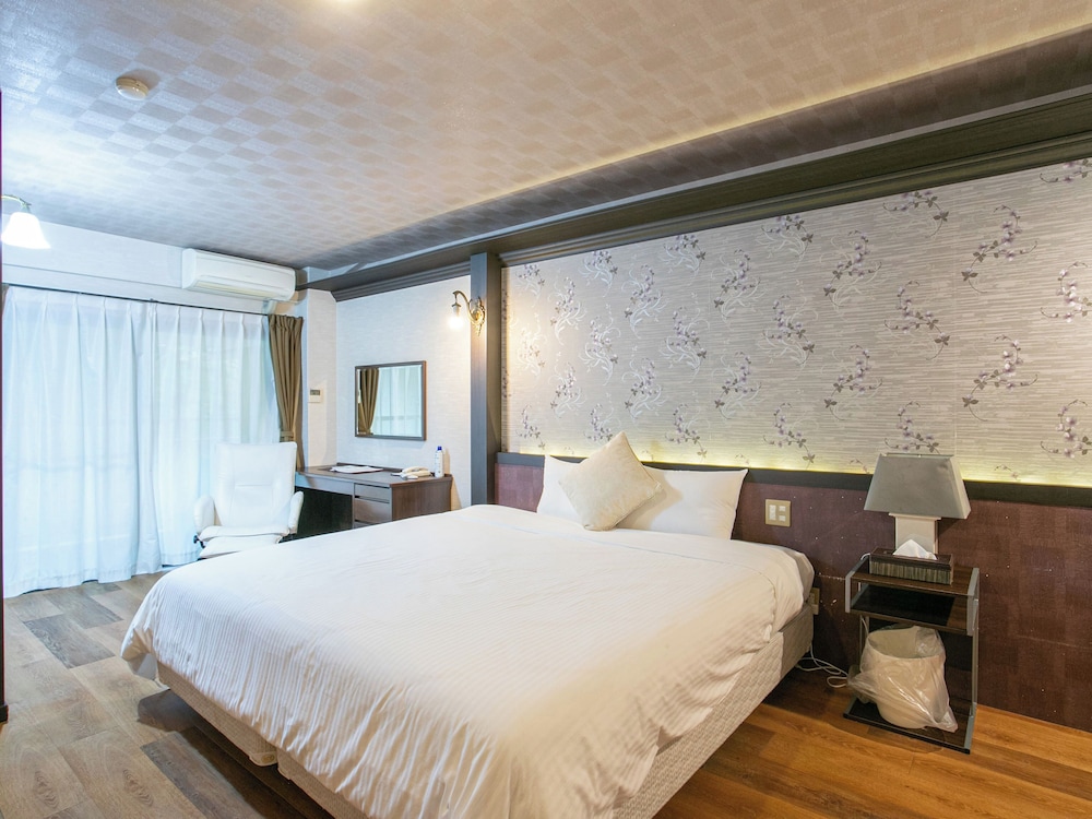 ダブルルーム キングベッド 1 台 | 四季彩ホテル 湯布院別荘