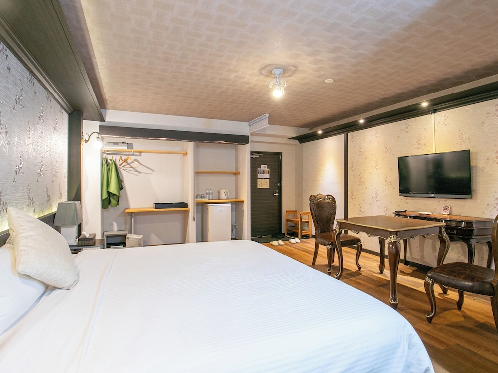 ダブルルーム キングベッド 1 台 客室3 | 四季彩ホテル 湯布院別荘