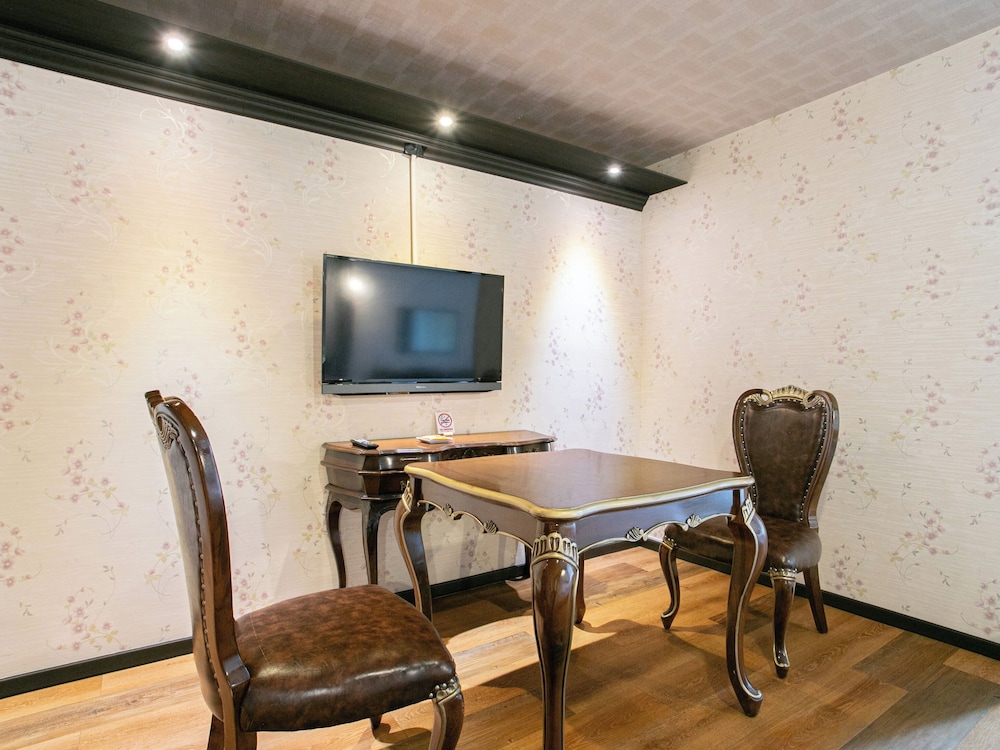 ダブルルーム キングベッド 1 台 客室4 | 四季彩ホテル 湯布院別荘