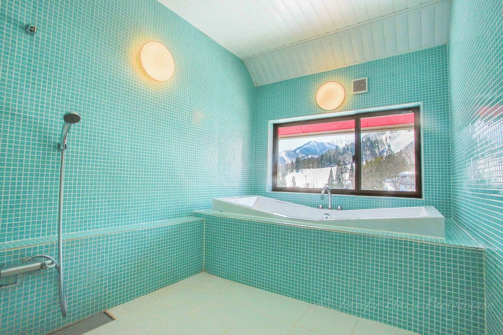 アルプスビューシャレー – 4ベッドルーム – 和田野エリア 禁煙 バスルーム0 | 森のシャレー