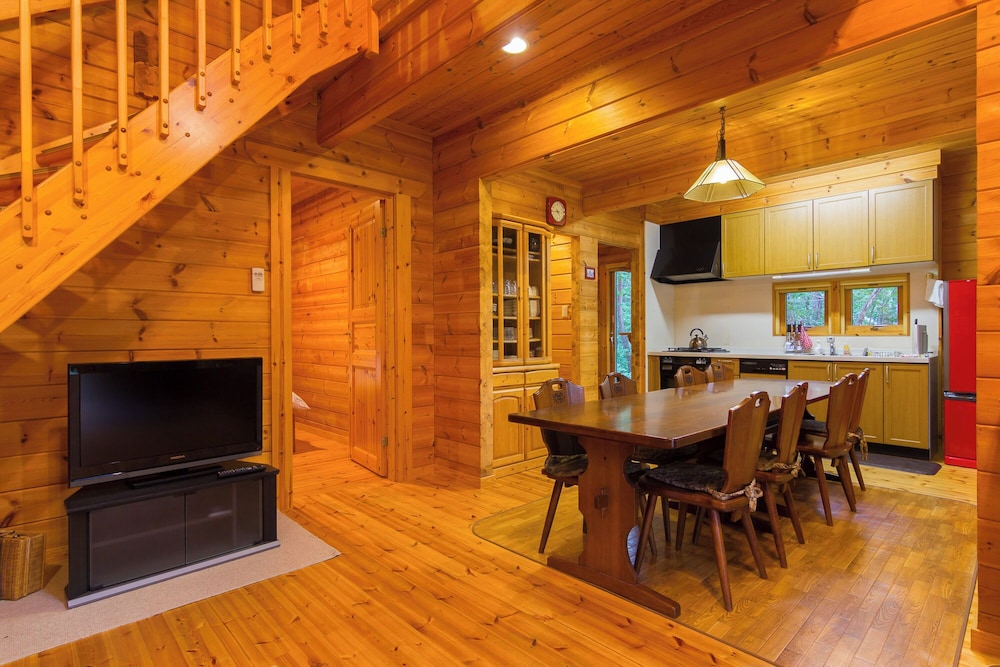 バンブークリークシャレー – 4ベッドルーム – みそらのエリア 禁煙 リビング エリア0 | 森のシャレー