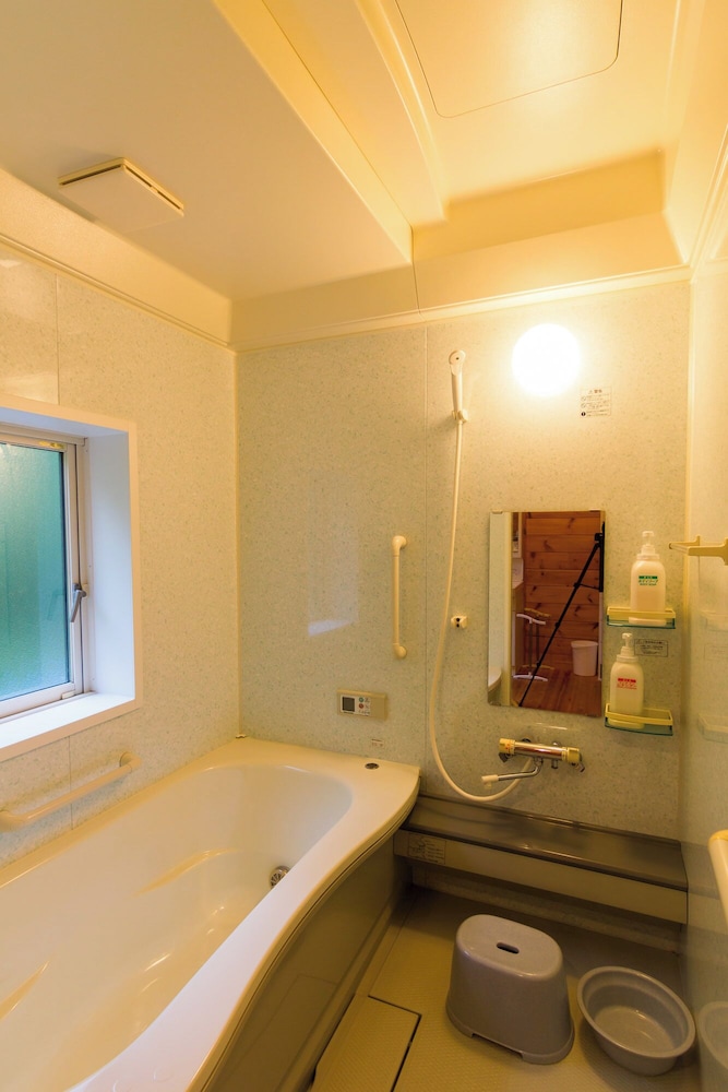 バンブークリークシャレー – 4ベッドルーム – みそらのエリア 禁煙 バスルーム0 | 森のシャレー