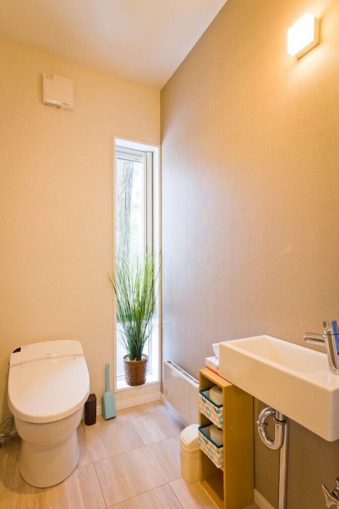 ワダノシャレー – 3ベッドルーム – 和田野エリア 禁煙 バスルーム1 | 森のシャレー