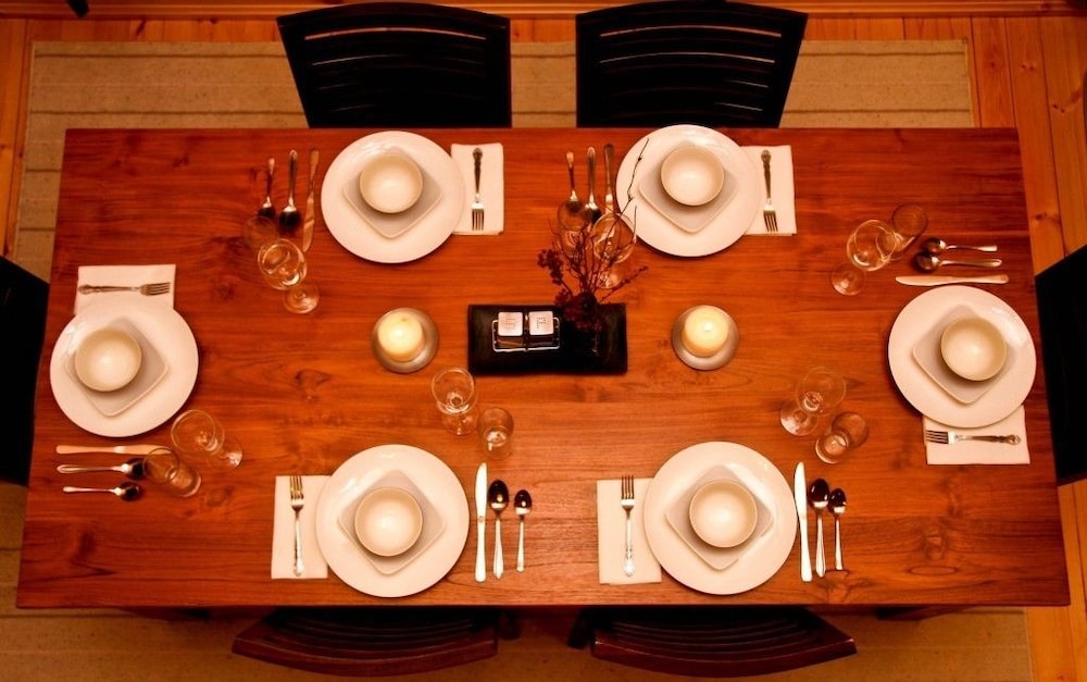 ユキシャレー – 3ベッドルーム – 和田野エリア 禁煙 客室内のダイニングエリア0 | 森のシャレー