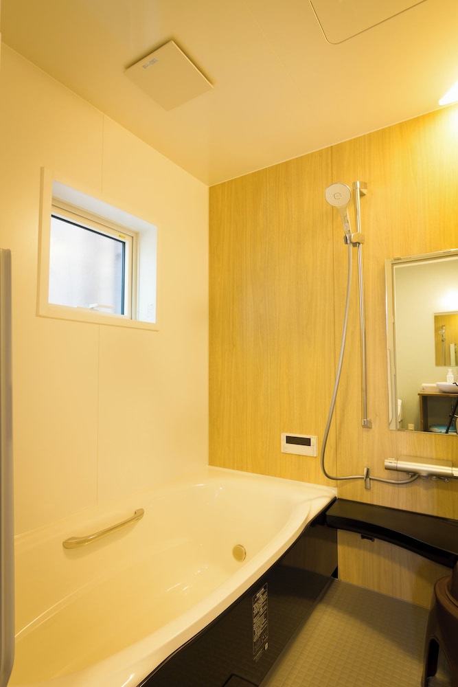 ヒルサイドシャレー – 3ベッドルーム – 八方エリア 禁煙 バスルーム0 | 森のシャレー