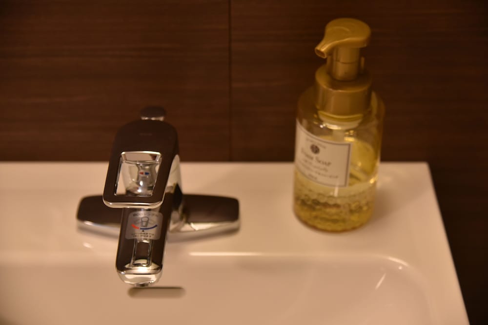 スタンダードルーム 2段ベッド＆ソファベッド付き バスルームのシンク0 | アーバイン京都 清水五条