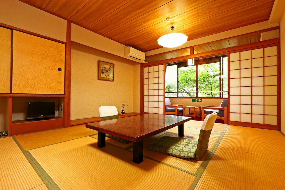 トラディショナル ルーム 専用バスルーム マウンテンビュー (10 Tatami mats) | 芳雲館