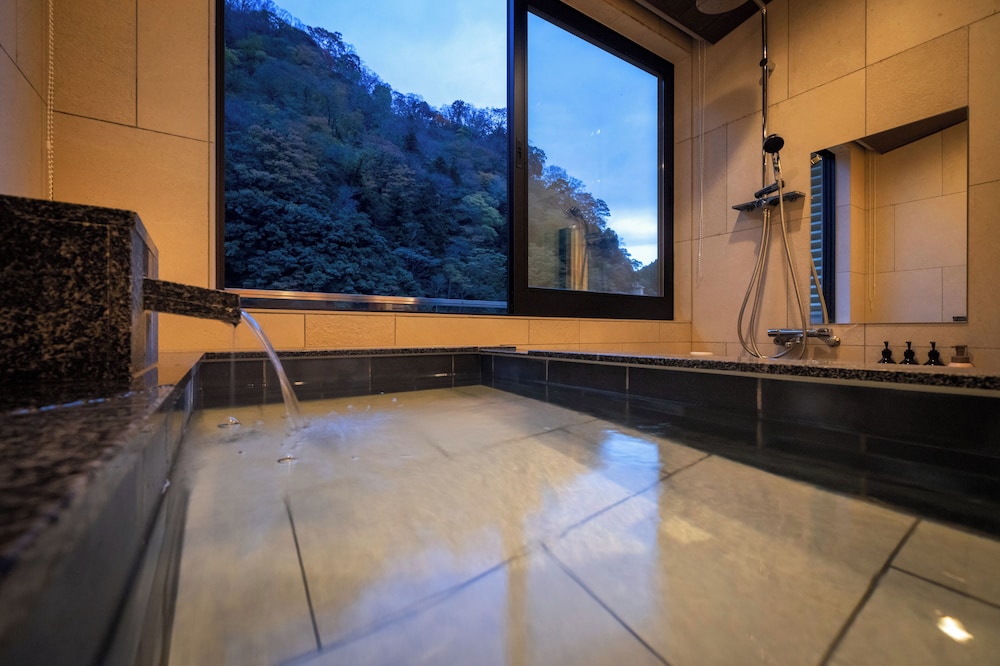 ファミリー スイート バスルーム0 | 八景