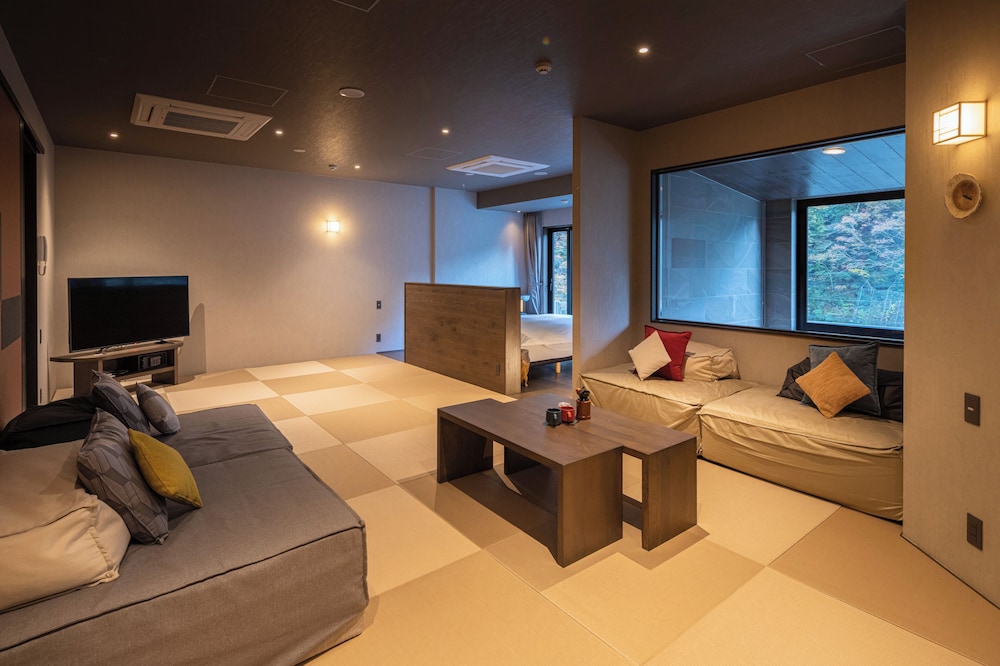 ファミリー スイート 客室1 | 八景