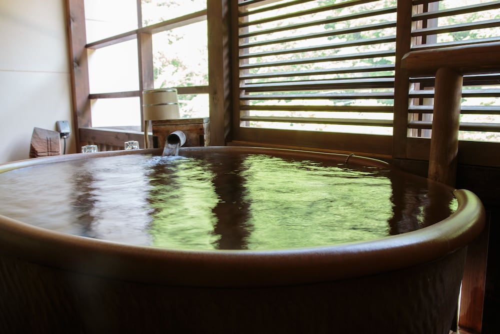 露天風呂付 和室(禁煙) 深めの浴槽0 | 八景