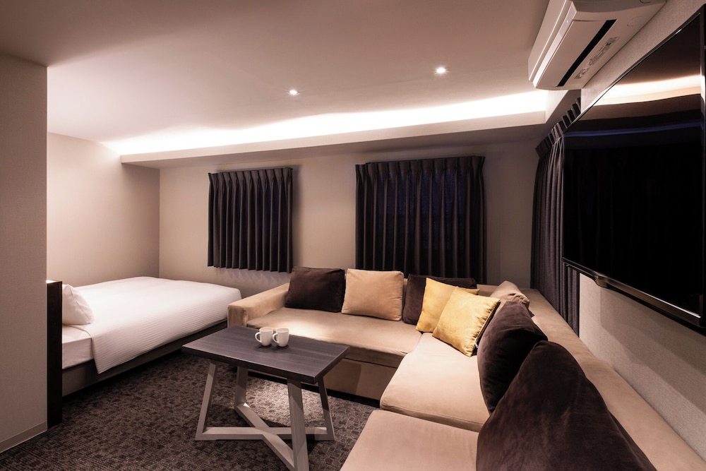 スーペリアクイーン 禁煙 客室1 | Rinn 三条大橋東