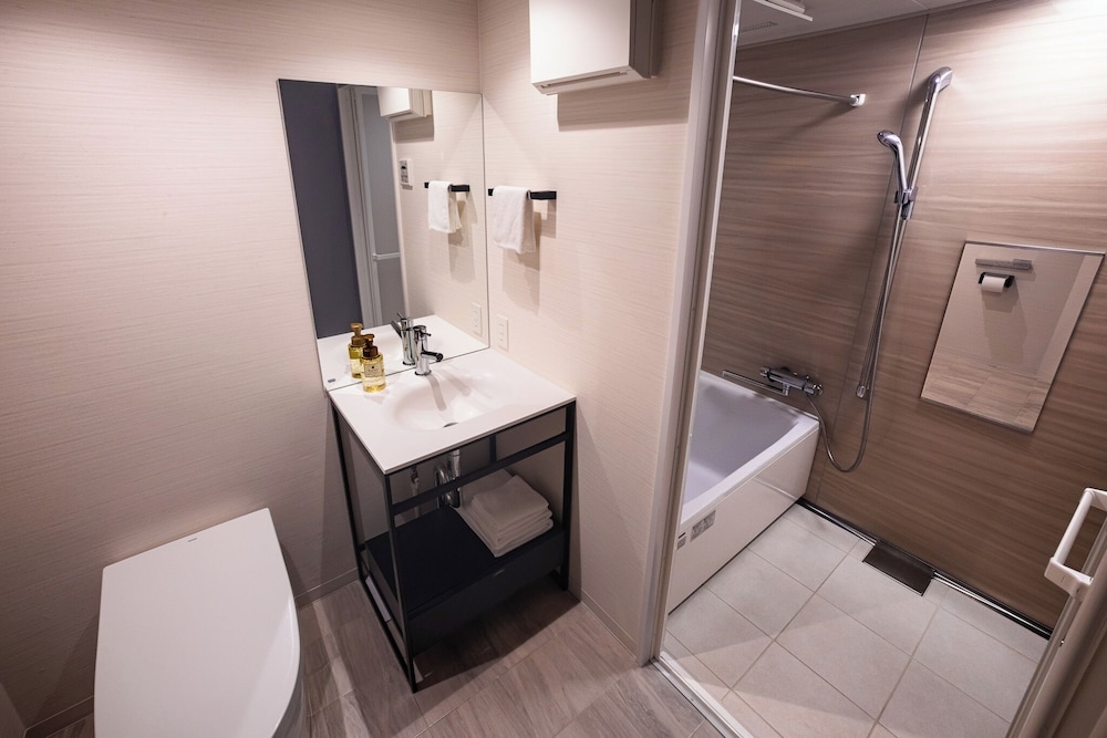 スーペリアクイーン 禁煙 バスルーム2 | Rinn 三条大橋東