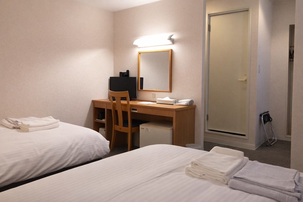 ツインルーム 喫煙可 客室内のダイニングエリア0 | ホテルプレミアムグリーンソブリン