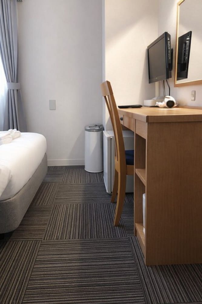 スモールダブルルーム 禁煙 客室内のダイニングエリア0 | ホテルプレミアムグリーンソブリン