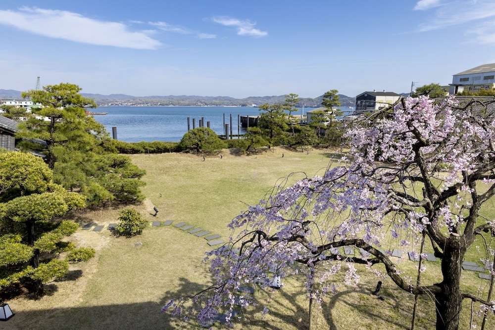 [朝日の間] 離れ2階客室 禁煙 部屋からの景観1 | Ryokan尾道西山