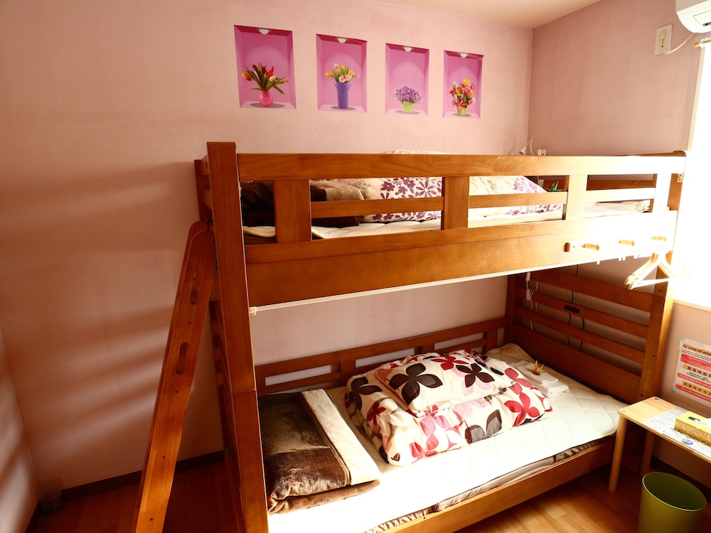 3名用個室（2段ベッド + シングルベッド）　山側 客室5 | ホステル富士山・結