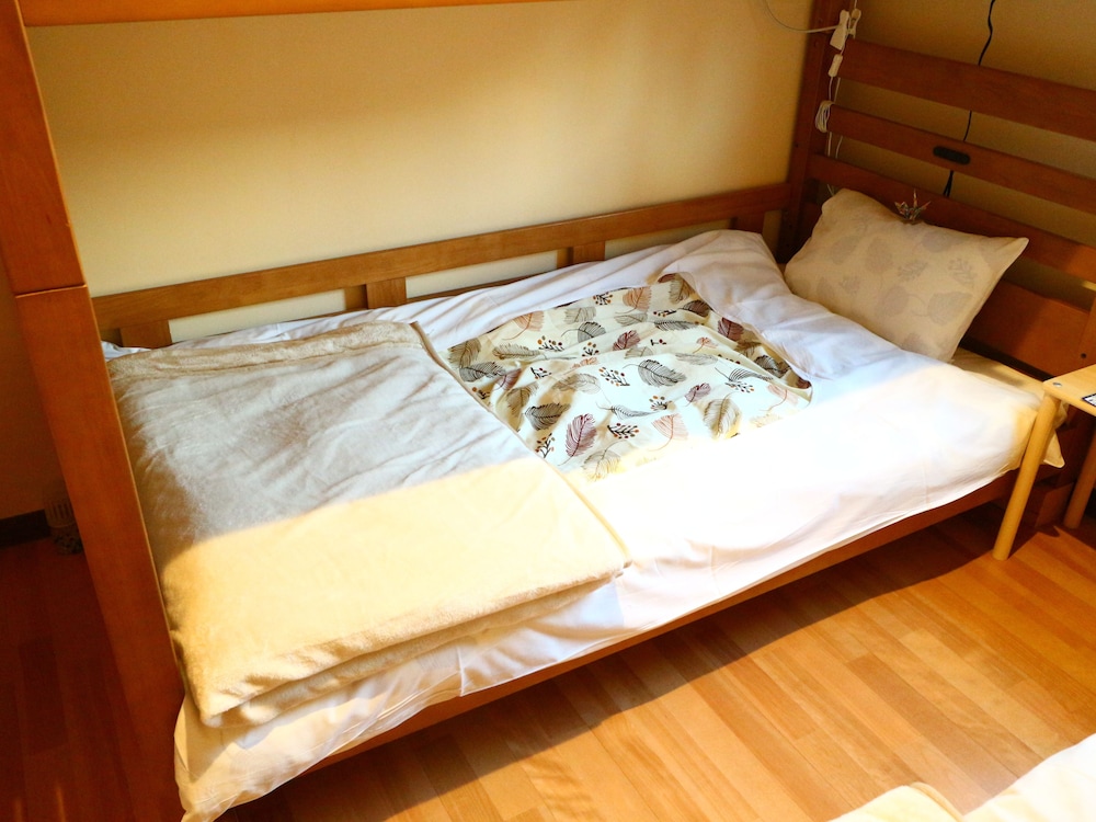 3名用個室（2段ベッド + シングルベッド）　山側 客室8 | ホステル富士山・結