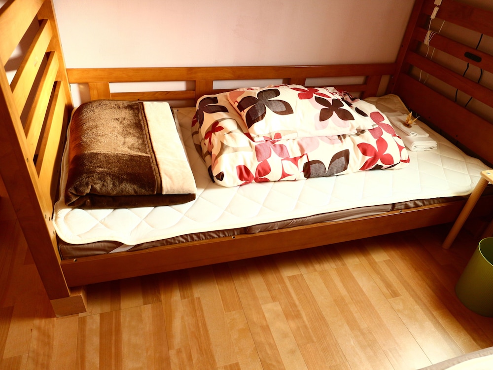 3名用個室（2段ベッド + シングルベッド）　山側 客室4 | ホステル富士山・結