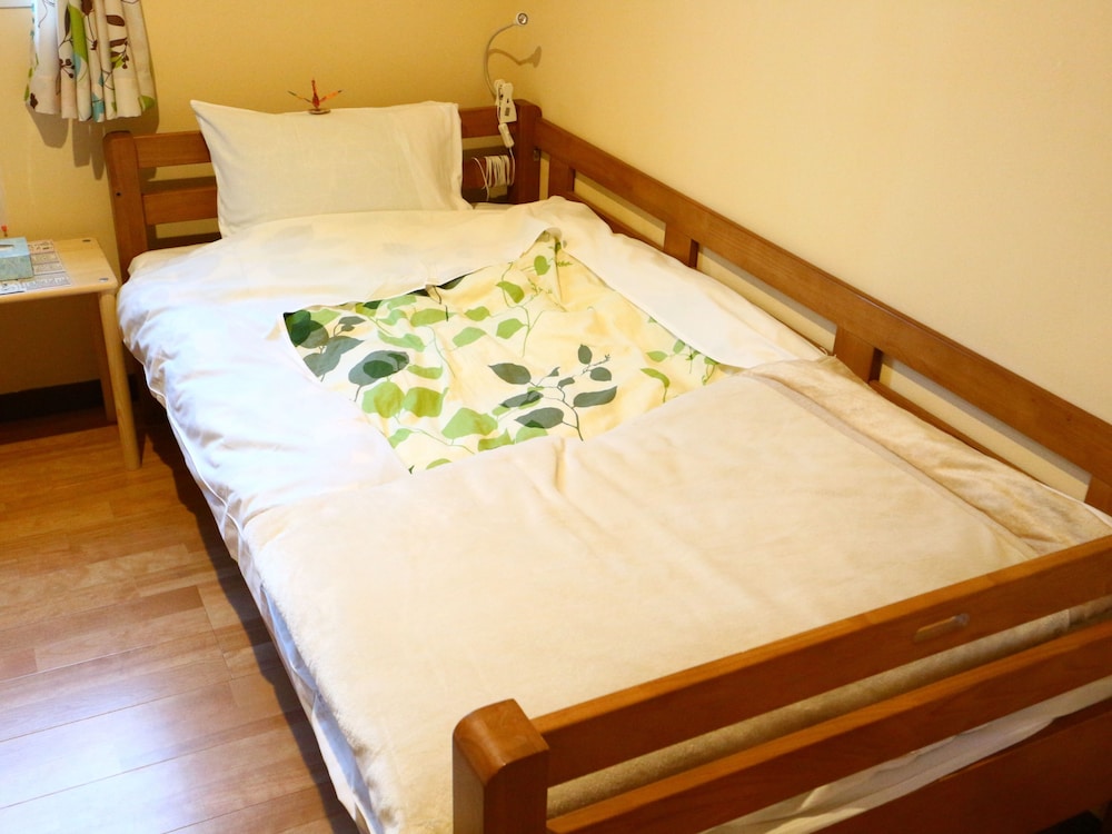 3名用個室（2段ベッド + シングルベッド）　山側 客室7 | ホステル富士山・結