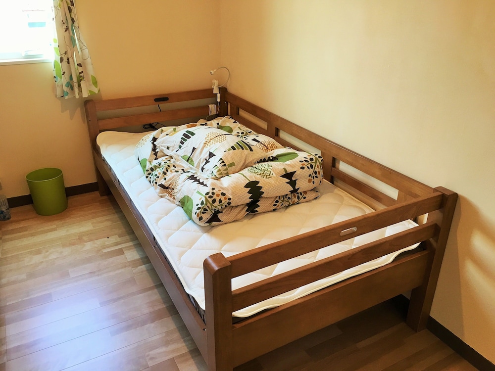 3名用個室（2段ベッド + シングルベッド）　山側 客室2 | ホステル富士山・結