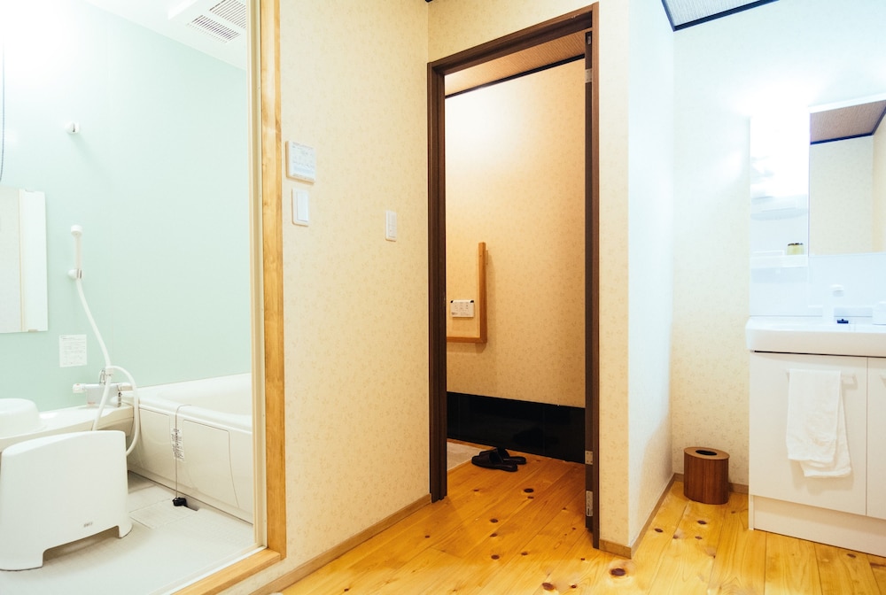 デラックス ルーム 禁煙 専用バスルーム 眺望無し バスルーム1 | 常喜院