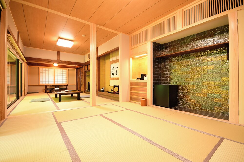 ラグジュアリー スイート 客室1 | 常喜院