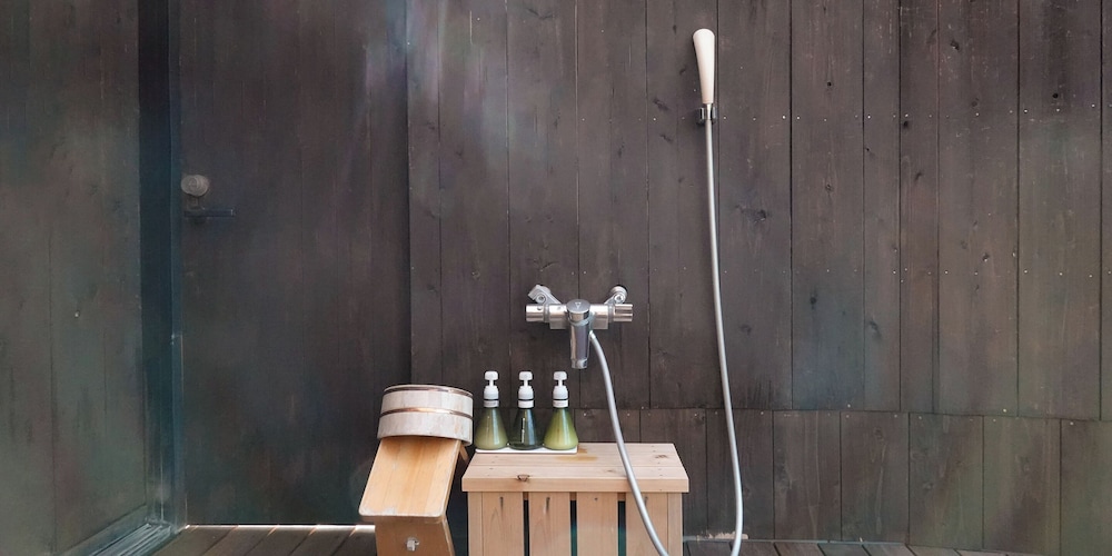 お部屋お任せ（露天風呂付／ベッドタイプ選択不可） バスルームのシャワー0 | 静観荘