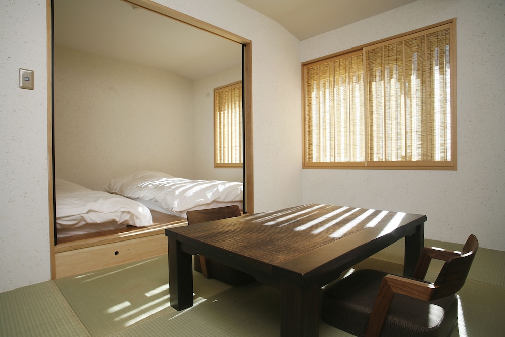 お部屋お任せ（露天風呂付／ベッドタイプ選択不可） 客室4 | 静観荘