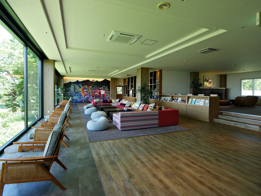 ロビー1 | 知床夕陽のあたる家 ONSEN HOSTEL