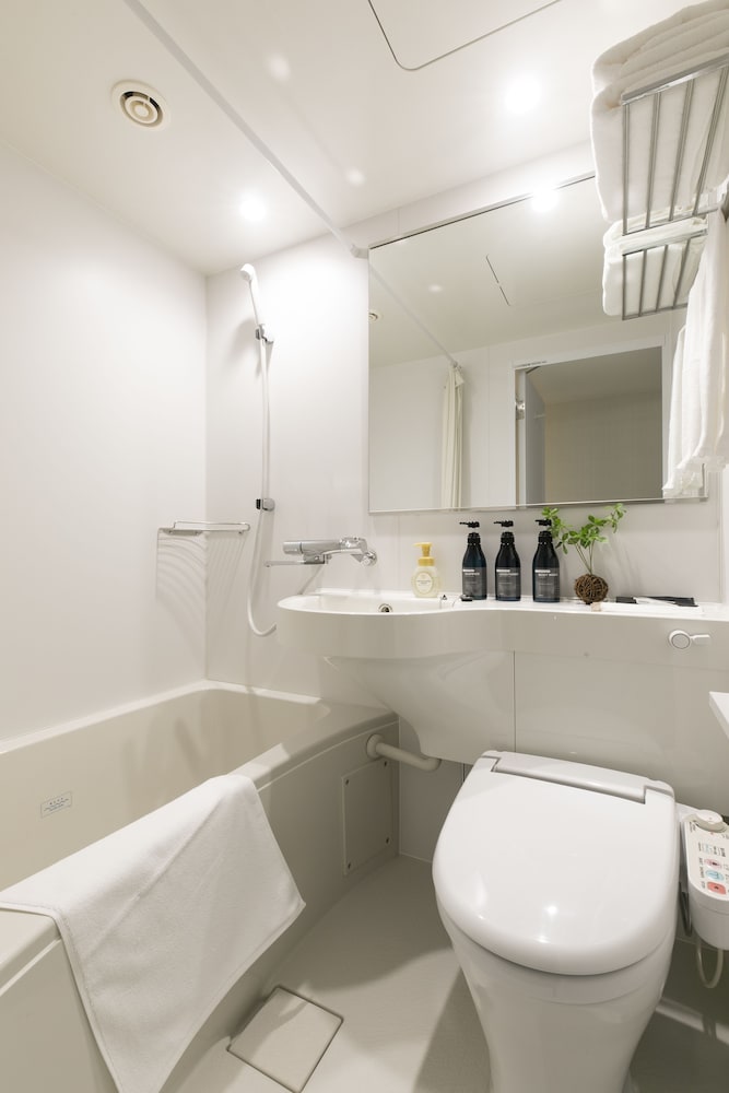 スモールダブルルーム(2名利用可能) 喫煙可 [シングルベッド１台のみ] (禁煙・喫煙リクエスト不可） バスルーム0 | ホテルシルク・トゥリー名古屋