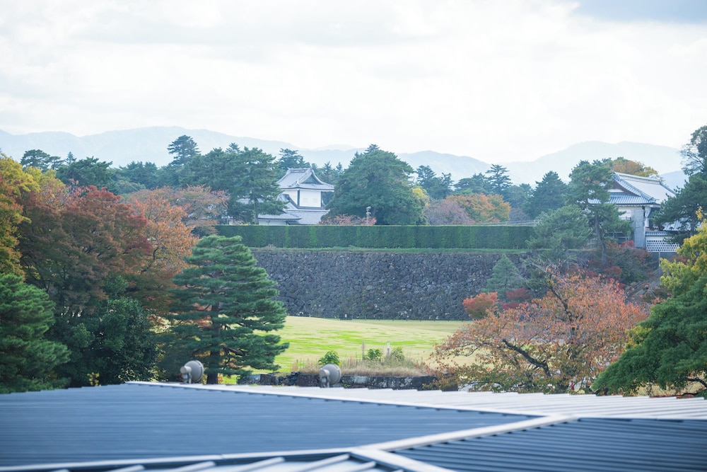 セミダブルルーム　パークビュー 部屋からの景観0 | KKR ホテル金沢