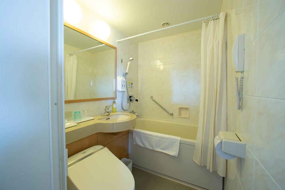 セミダブルルーム　パークビュー バスルーム0 | KKR ホテル金沢