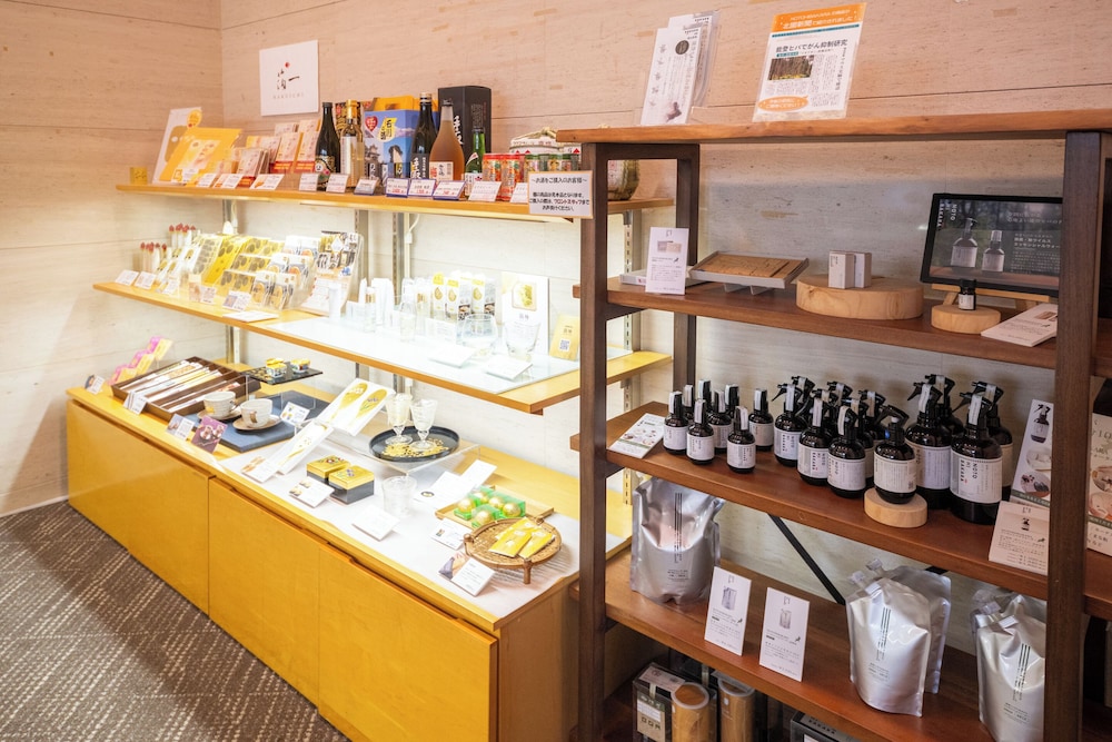 ギフト ショップ1 | KKR ホテル金沢