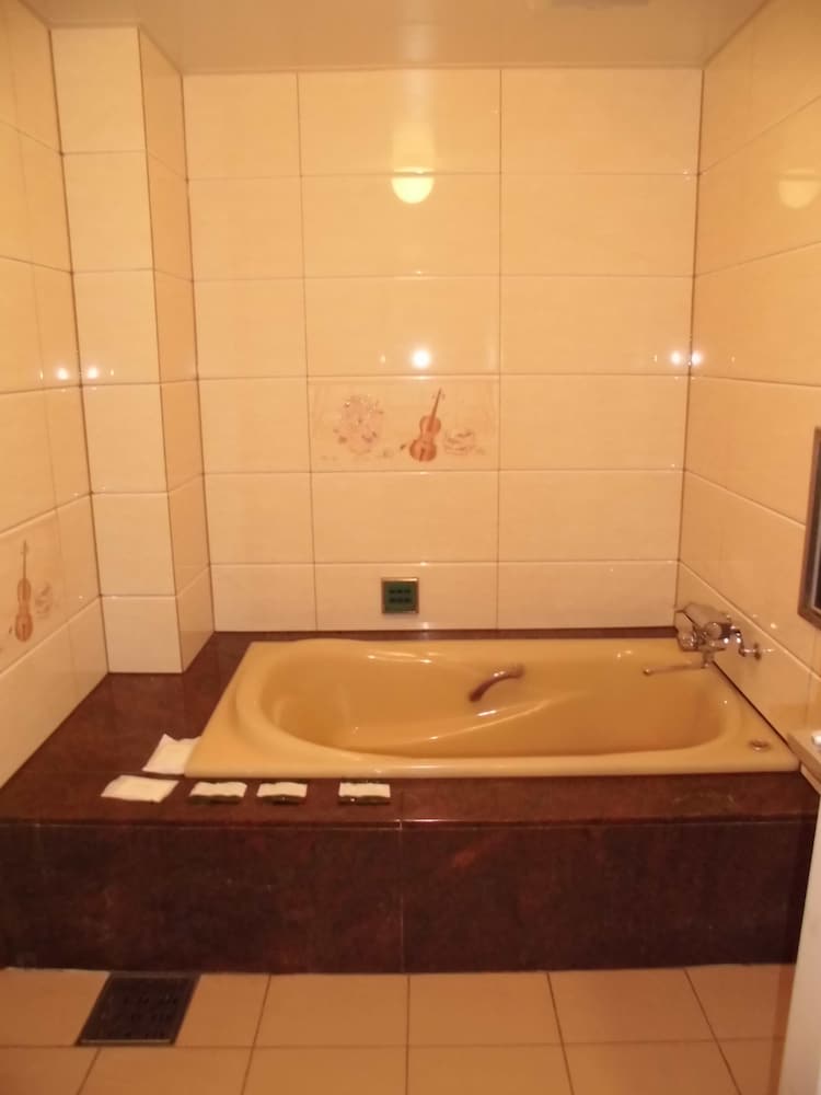 スタンダード ツインルーム (2 Single Size Beds) 深めの浴槽0 | HOTEL DD 香芝店