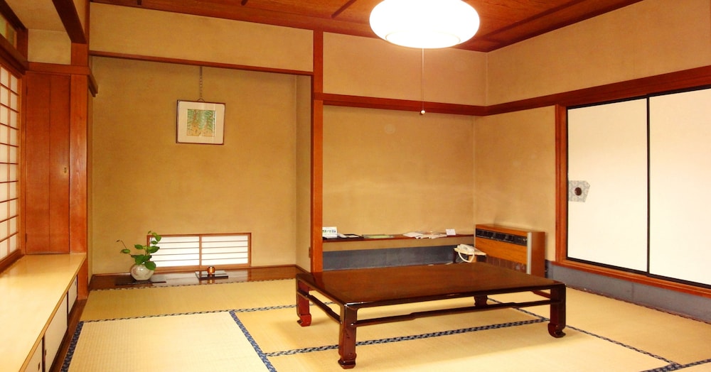 本館「百合」 客室2 | 強羅環翠楼