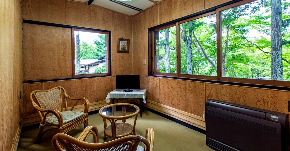 本館「百合」 客室0 | 強羅環翠楼