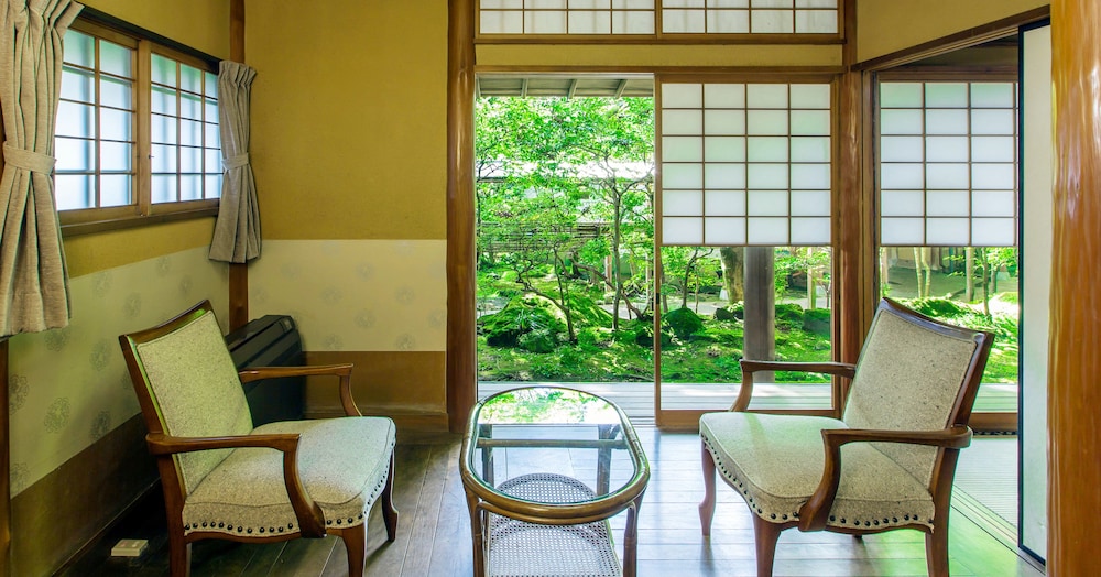 本館（風呂なし） 客室2 | 強羅環翠楼