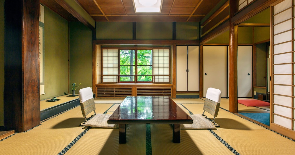 別荘のような寛ぎの「離れ」 | 強羅環翠楼