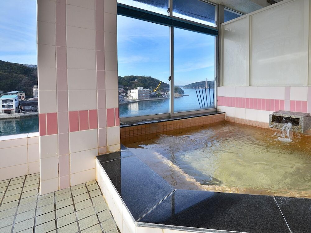 屋内スパ浴槽1 | 旅館 金丸 屋内スパ浴槽1 | 旅館 金丸