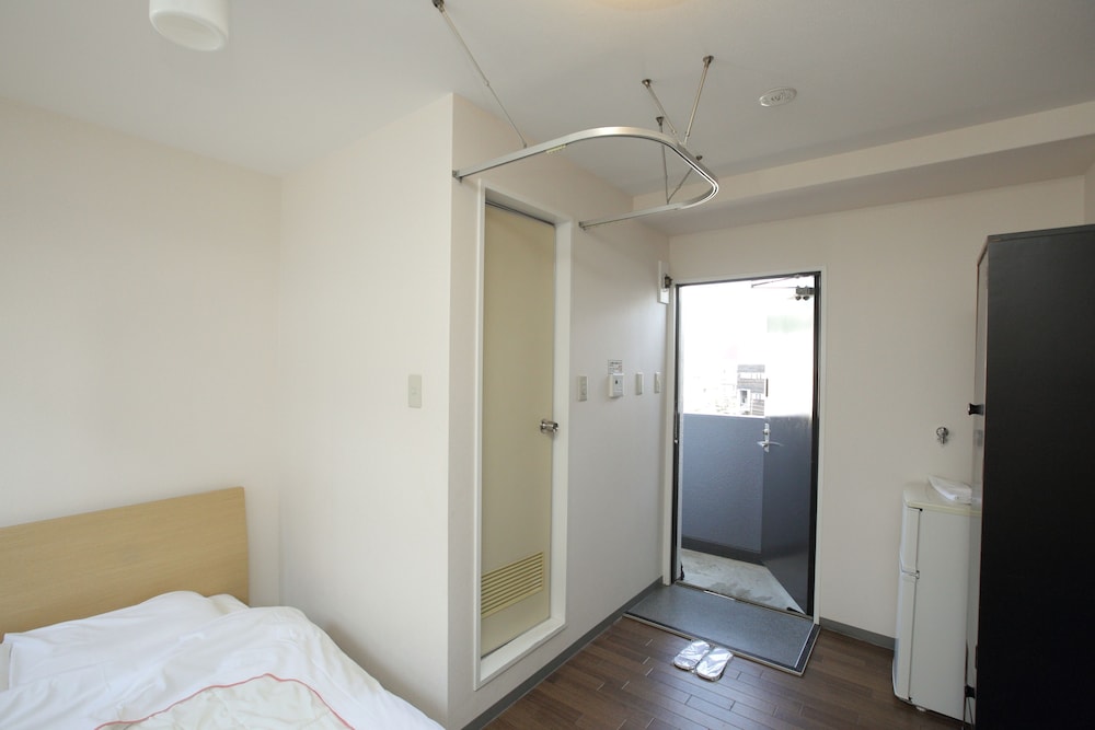 ダブルルーム 専用バスルーム付 (404) 客室2 | おうちホテル横川