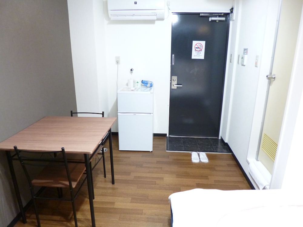 ダブルルーム 専用バスルーム付 (404) 客室1 | おうちホテル横川