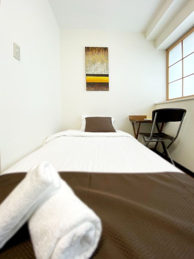 ツインルーム 専用バスルーム付 (203) 客室2 | おうちホテル横川