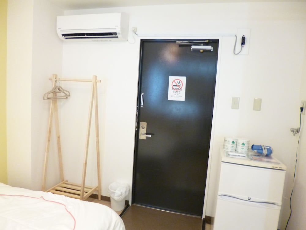 ラージツインルーム 専用バスルーム付 (502) 客室2 | おうちホテル横川