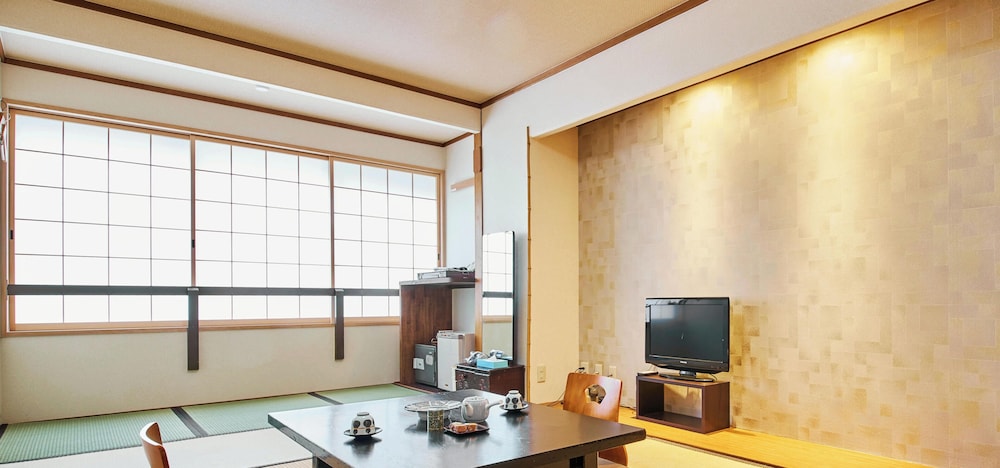 和室 7畳 共用バスルーム | ひふみ旅館